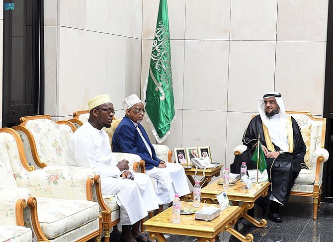 Grand mufti of Zanzibar visits King Fahd Complex for the Printing of the Holy Qur’an in Madinah