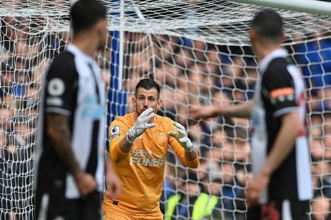 Howe stays tight-lipped on future of Dubravka as Newcastle goalkeeper