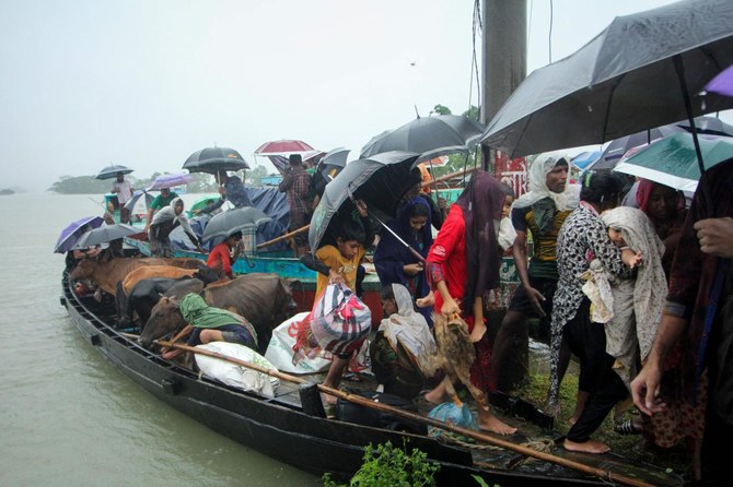 Fresh floods hit Bangladesh, hundreds of thousands marooned