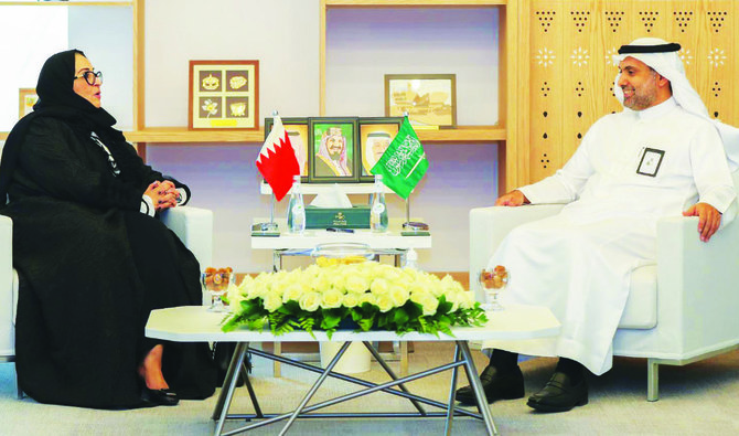 Saudi Health Minister Fahad Al-Jalajel meets his Bahraini counterpart Dr. Jalila Al-Sayed in Riyadh. (SPA)