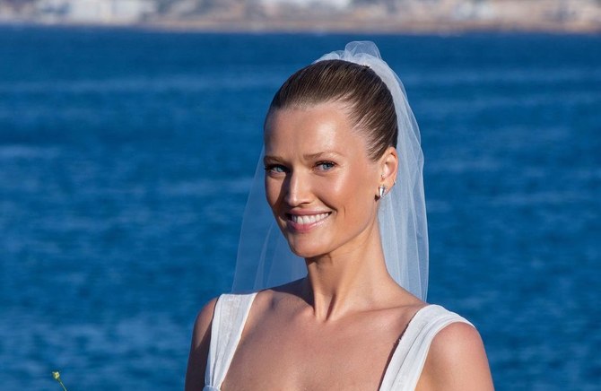 German model Toni Garrn weds in Elie Saab gown