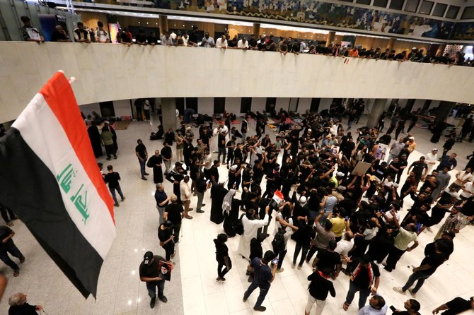 Hundreds camp at Iraqi parliament for second day