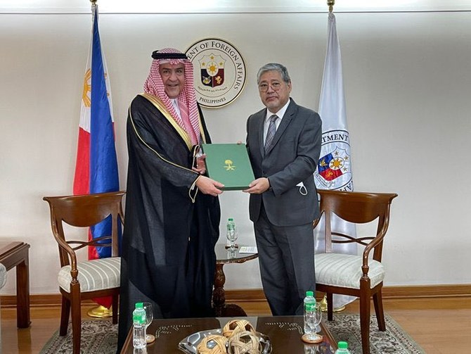 Philippines’ foreign affairs minister meets with Saudi Arabia’s ambassador 