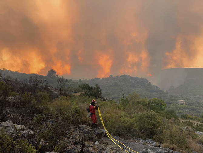 Spain firefighters battle to control huge Valencia wildfire