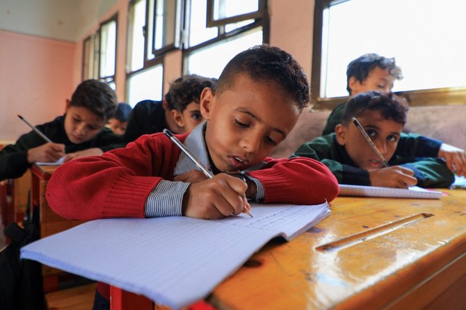 Yemeni education minister, UNICEF deputy executive director review efforts to improve education 