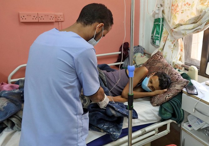 Marib deputy governor, WHO officials discuss health needs of displaced Yemenis
