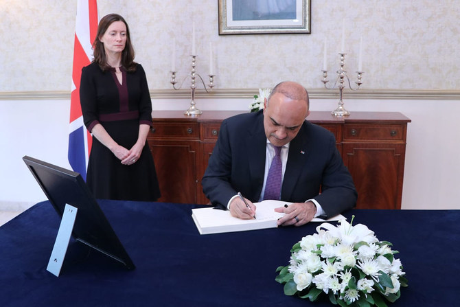 Jordanian PM visits British embassy to offer condolences on Queen Elizabeth’s passing