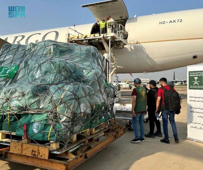 Two flights carrying Saudi aid arrive in Pakistan