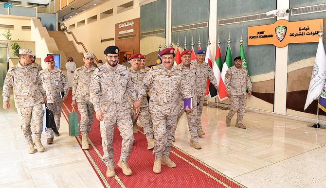 Yemeni defense minister visits the Joint Forces Command in Saudi Arabia