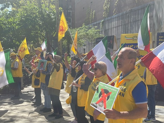 Protesters at UN HQ demand Iranian president be denied entry to US