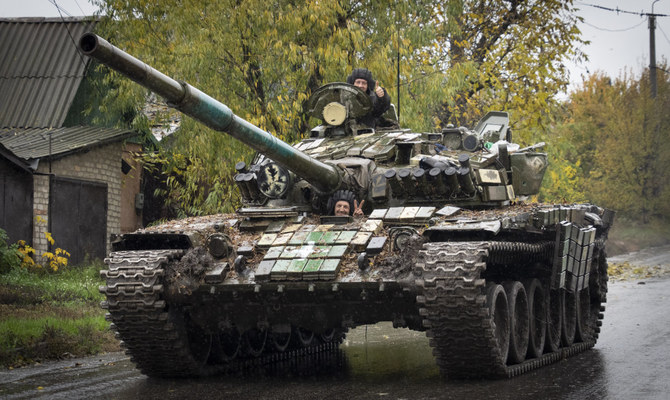 Ukrainians hold out in east, prepare battle for Kherson