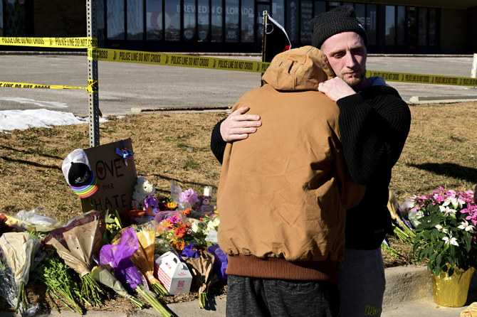 Gunman kills 5 in Colorado nightclub before he is stopped by patrons