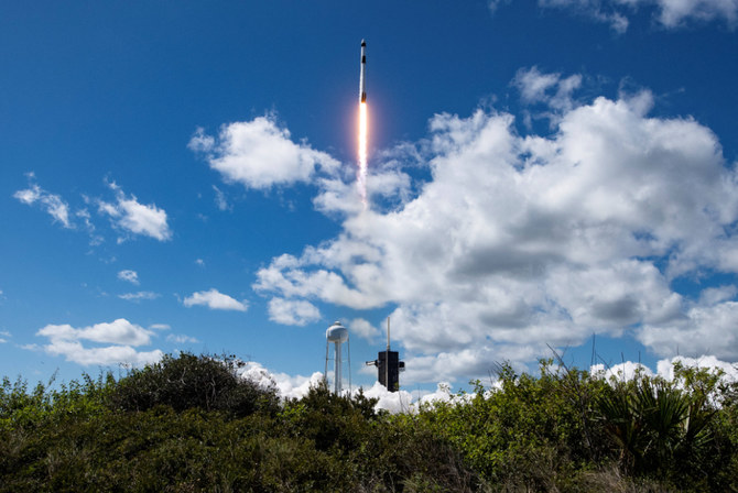 SpaceX gets US approval to deploy up to 7,500 satellites