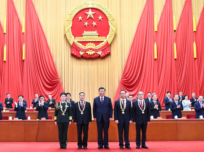 Xi Jinping presents medals at the Great Hall of the People in Beijing, Sept. 8, 2020. (Xinhua/Xie Huanchi)