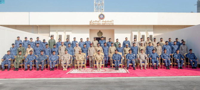 Saudi and Bahraini high-ranking military officials pose for a group photo. (SPA)