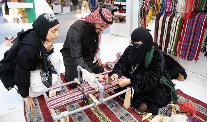 Al-Sadu weaving attracts visitors to Cairo exhibition