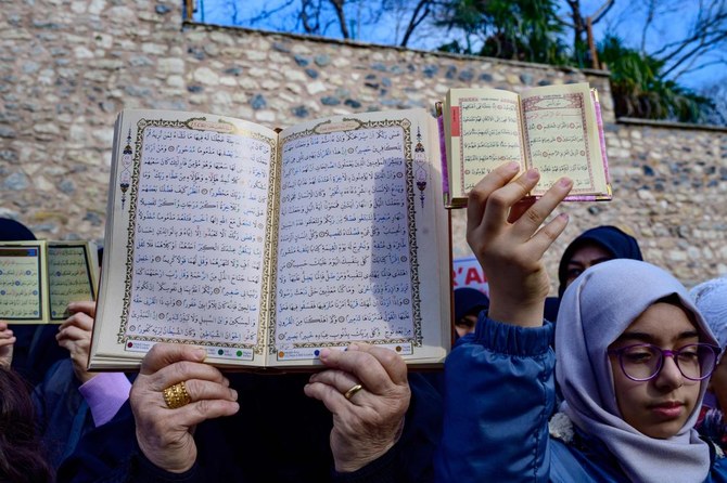 Protesters hold copies of the Qur'an in front of the Consulate General of Sweden in Istanbul on January 22, 2023. (AFP)