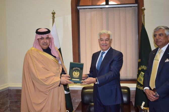 Saudi, Pakistani defense officials discuss strengthening cooperation 