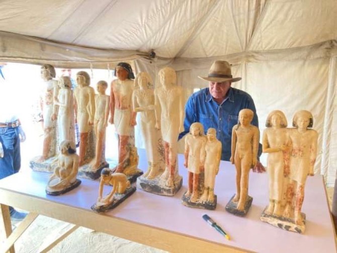 Ancient Egyptian tombs, artifacts discovered near pyramids of Giza