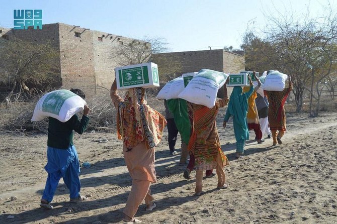 KSRelief distributes food aid in Pakistan, Lebanon and Niger