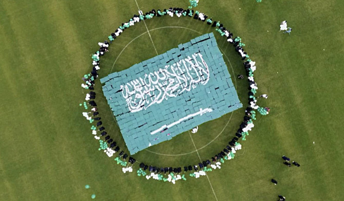 A replica Saudi flag was held by LuLu participants for three hours from start to finish at Khaleej Club.