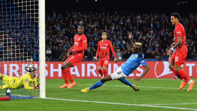 Napoli advance to Champions League quarters for first time