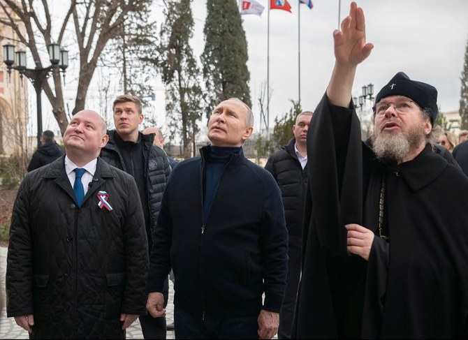 Putin visits Mariupol as part of surprise tour of occupied Ukraine 