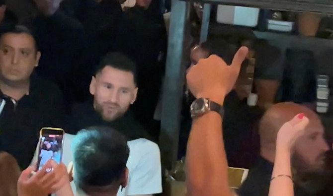Messi mania in Argentina as football star mobbed at restaurant