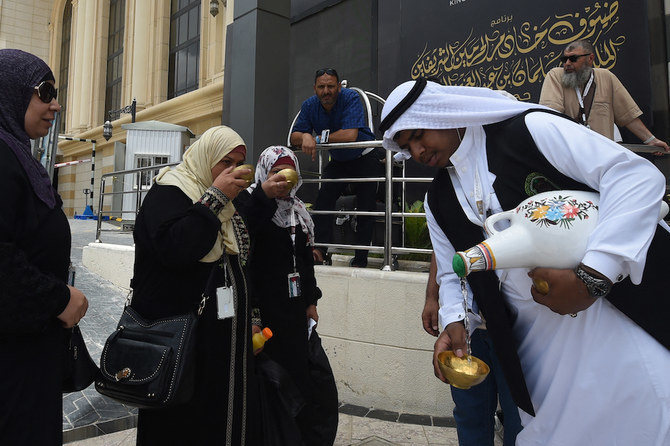 Prophet’s Mosque to hand out 2m Zamzam bottles to female visitors