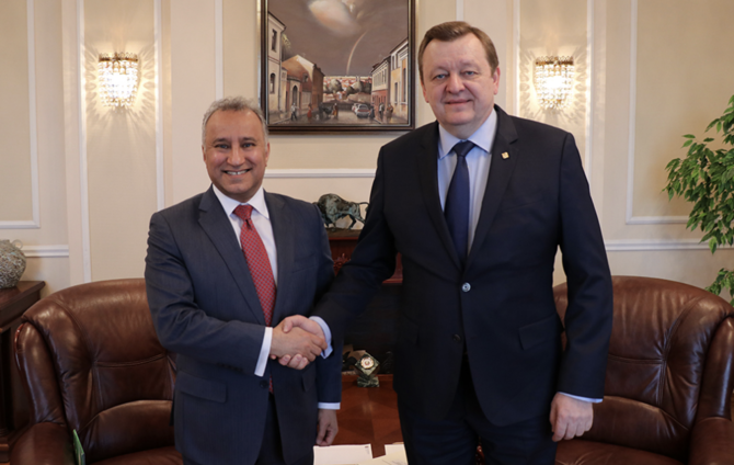 Abdulrahman Suleiman Al-Ahmad, who is also the Kingdom’s ambassador to Russia, spoke with Foreign Minister Sergey Aleinik