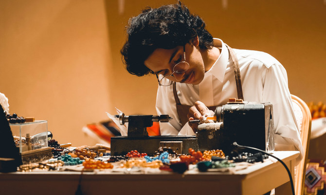 The Saudi teenager who mastered an age-old traditional craft
