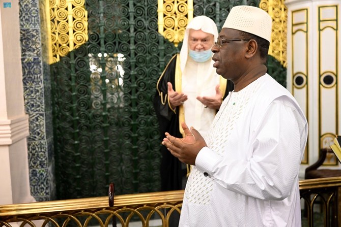 Senegalese president visits Prophet’s Mosque in Madinah