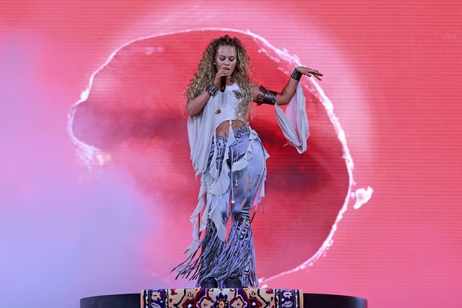 Palestinian Chilean singer Elyanna spotlights Arab designer on Coachella stage
