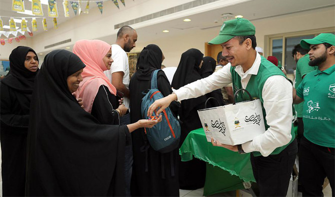 Hadiyah association exchanges Eid greetings with pilgrims