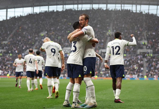 Spurs beat Palace to stay in hunt for European places