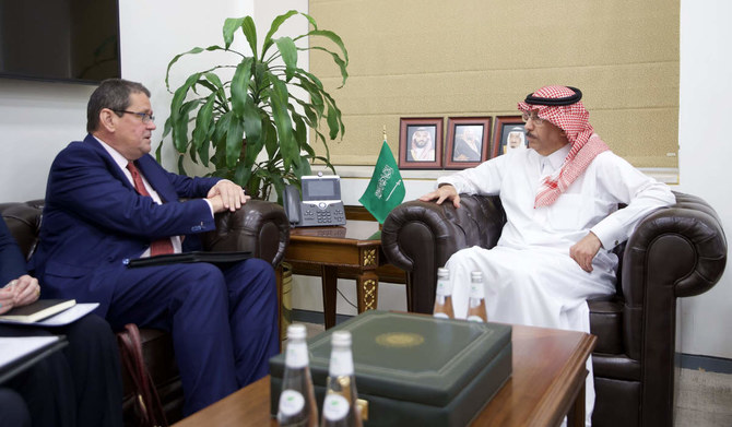 Sami Saleh holds talks with Neil Crompton in Riyadh. (Supplied)