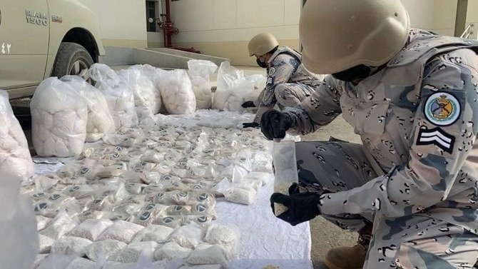 Border guards thwart drug smuggling attempt in Jazan