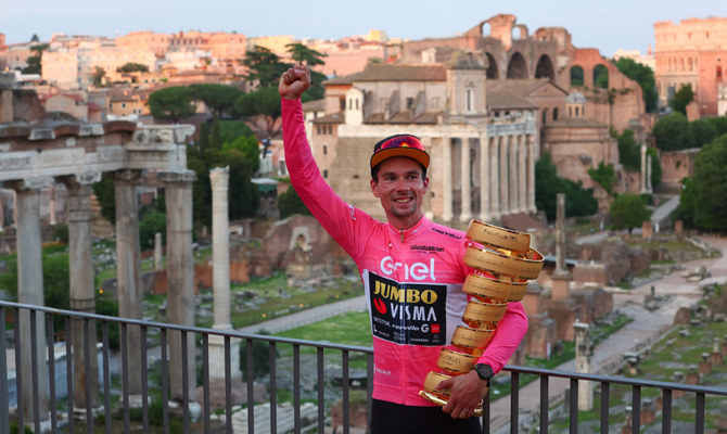 Roglic lifts the Giro d’Italia trophy in Rome; Cavendish wins final stage