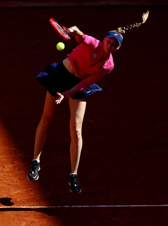 Rybakina beats Czech teen to reach 3rd round at French Open, Keys loses