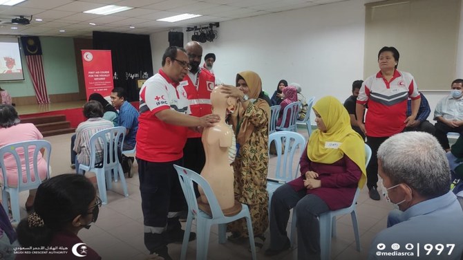 Saudi, Malaysian Red Crescent launches training courses for visually impaired
