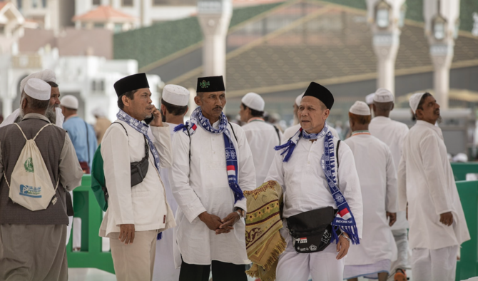 Hajj pilgrims from Indonesia can be seen at the Prophet’s Mosque in Madinah. (@wmngovsa)