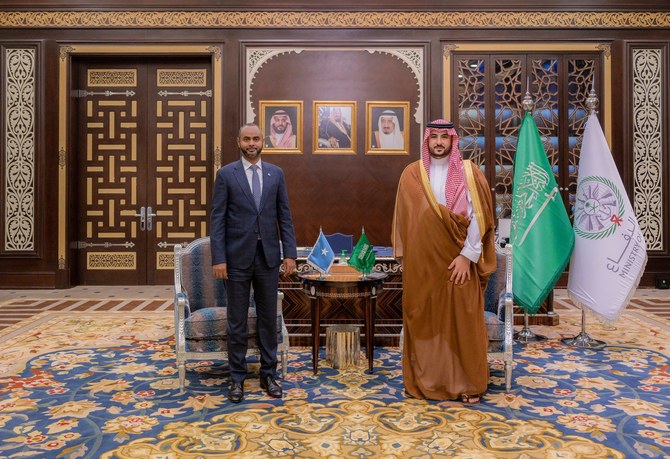 Saudi defense minister receives Somali counterpart