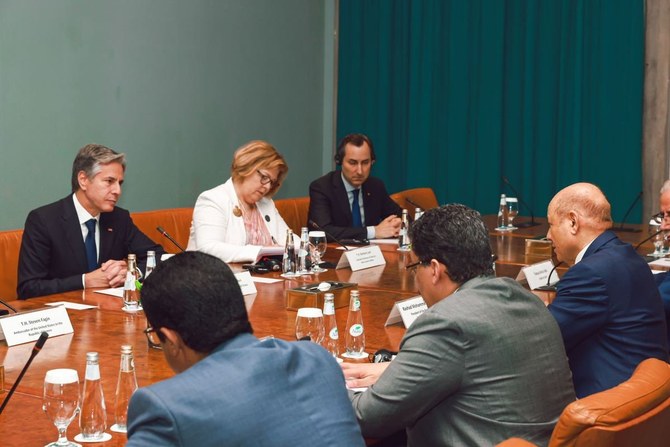US Secretary of State Antony Blinken meets with Yemeni Presidential Leadership Council Rashad Al-Alimi in Riyadh. (@SecBlinken)