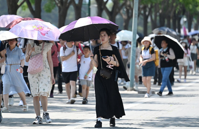 Beijing sizzles under record temperatures as authorities ask people to ...