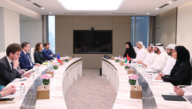 Emirati and French ministers discuss ways to boost economic cooperation
