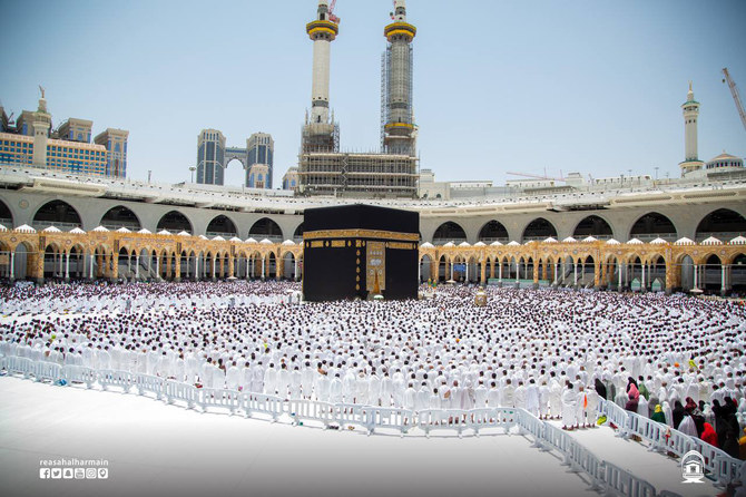 Saudi citizens can now invite Muslim friends abroad to perform Umrah on personal visit visa