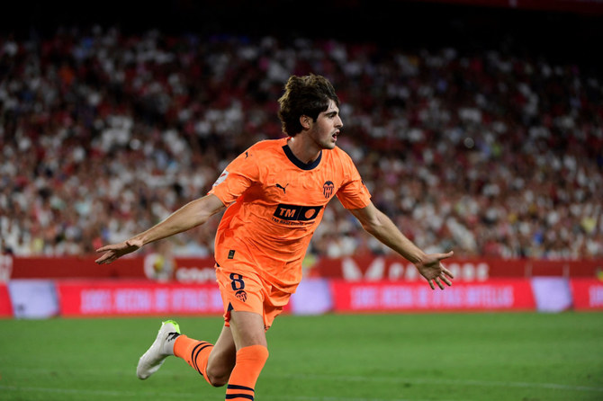 Valencia wins 2-1 at Sevilla on Spanish league’s opening day. Bounou plays amid talk of Madrid move