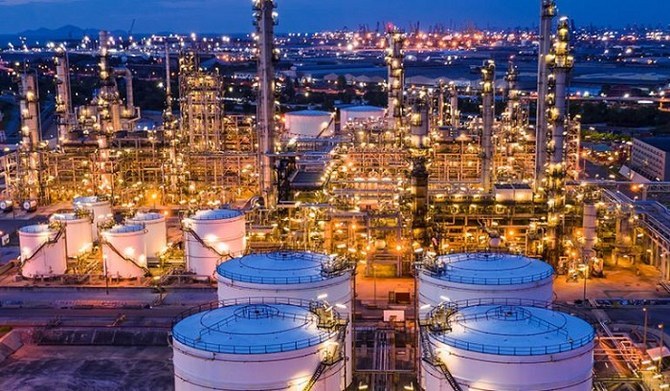 Saudi Arabia extends 1 million bpd oil output cut through December