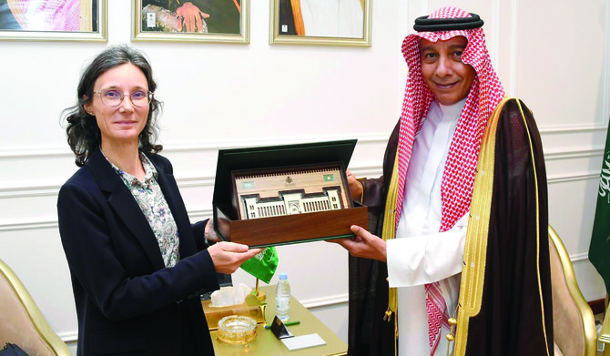Mazen bin Hamad Al-Himali receives Catherine Corm-Kammoun in Jeddah. (SPA)