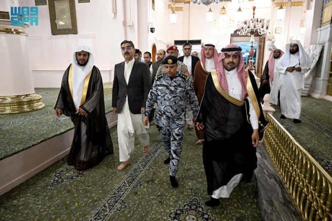 Pakistan’s caretaker PM arrives in Madinah during Saudi visit